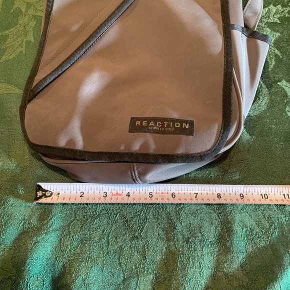 Kenneth Cole Reaction - Cross Body Army-Green Purse - Picture 11 of 11